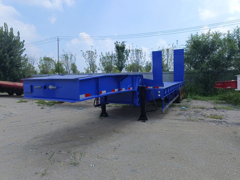 3 axle high quality lowbed trailer（1）